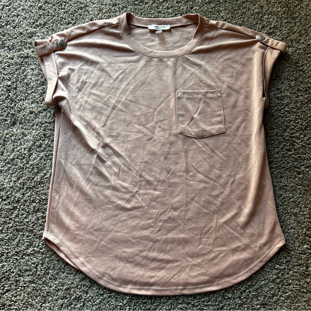 Cable & Gauge Mauve Short Sleeve Pocket Top with Button Tabs